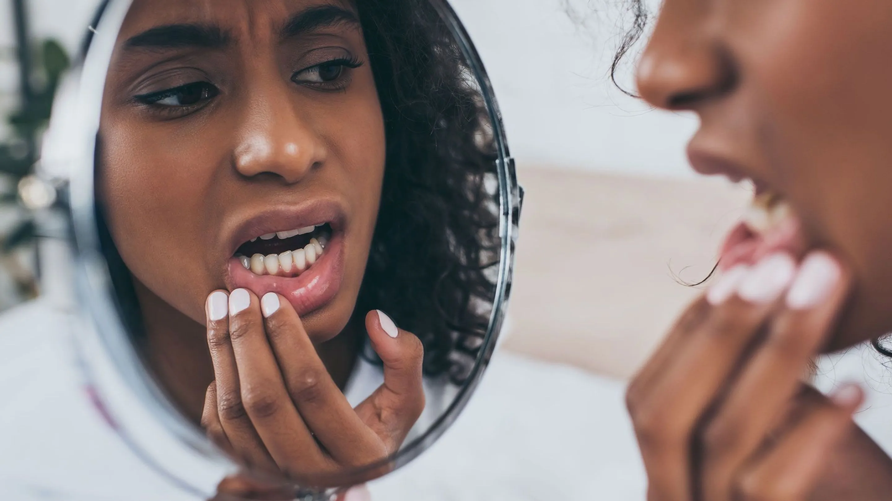 Woman experiencing pain in her teeth